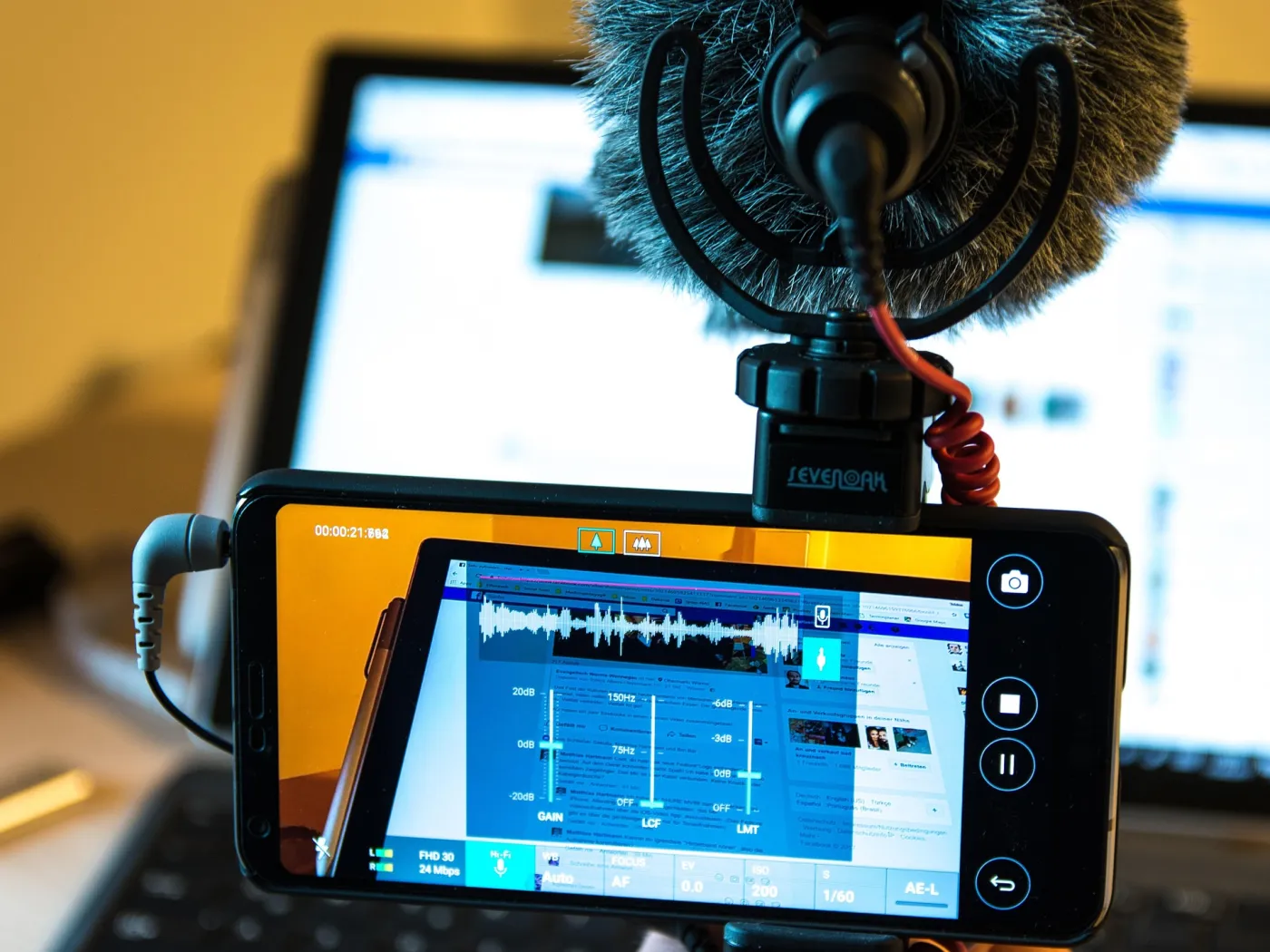 A recording screen showing a live audio waveform
