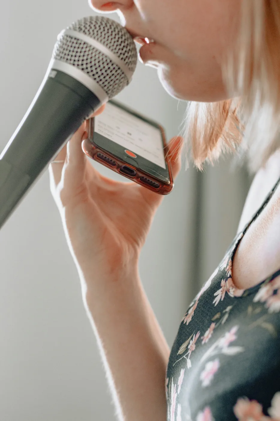 Recording a voice memo into a phone near a microphone